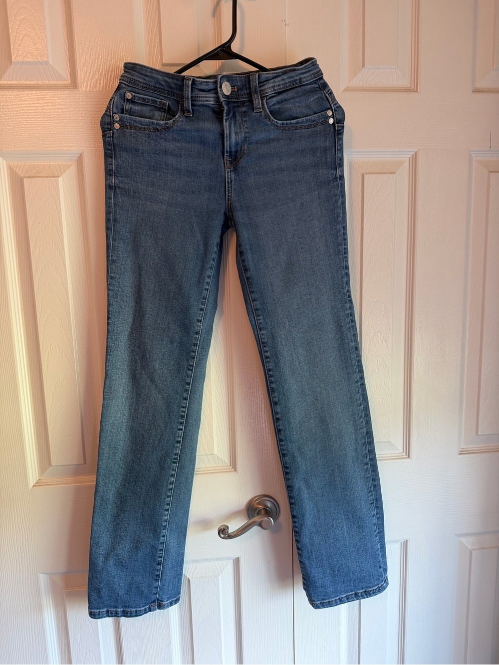 Guess Straight-Leg Jeans in Medium Blue Wash